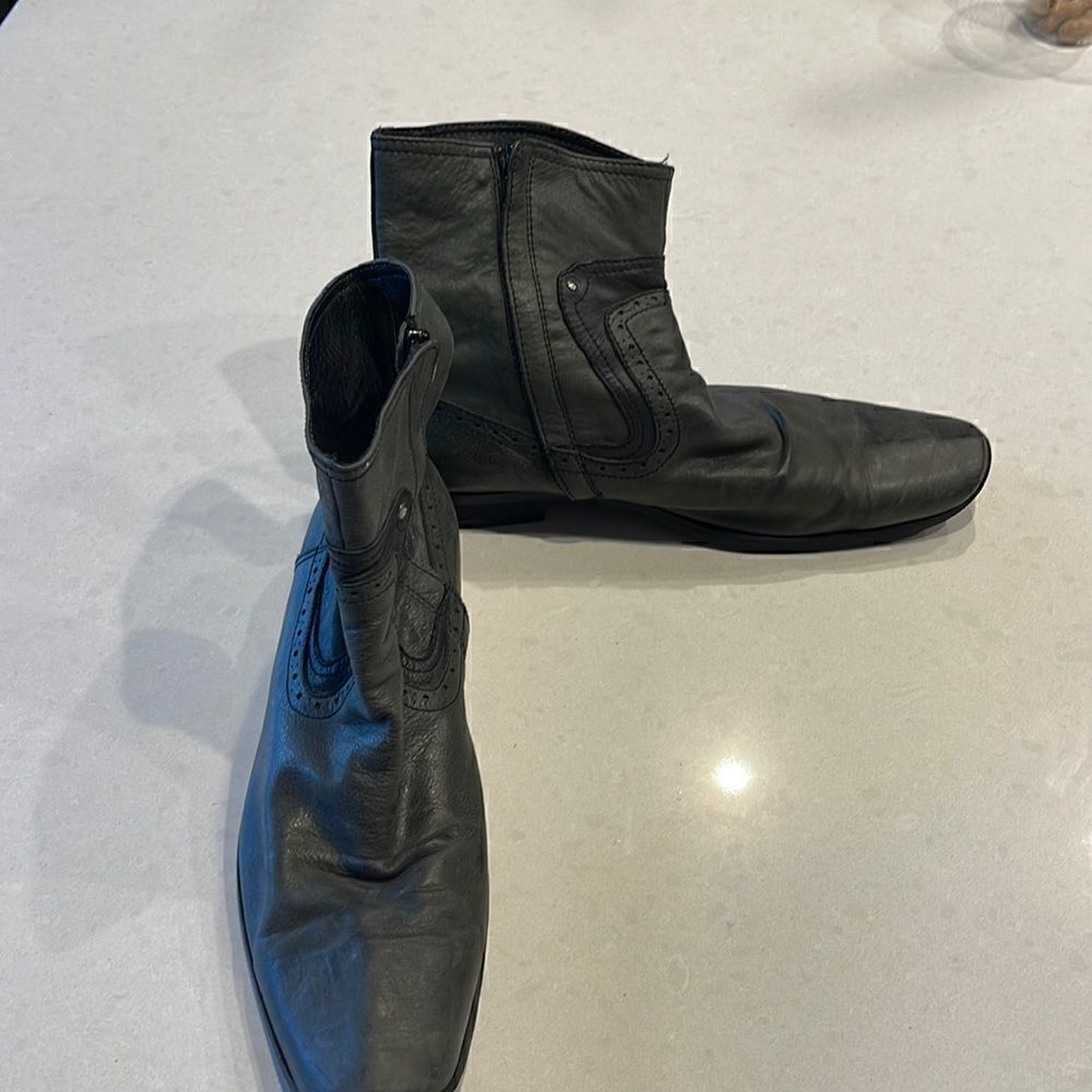 Politix men’s boots size 42, gray excellent condition leather high end brand.